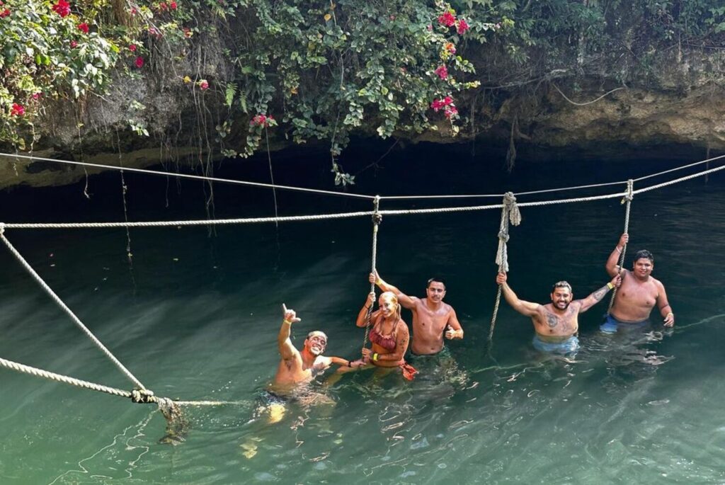 nadar en cenotes de la riviera maya